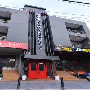 Townhouse Rudra Inn Near Chhatarpur Metro Station